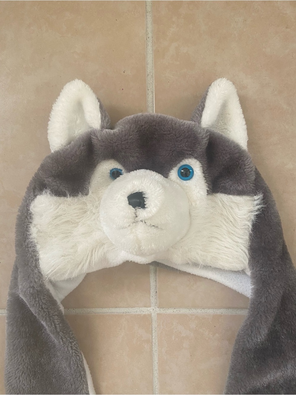 Plush Husky Earflap Hat - Gray & White